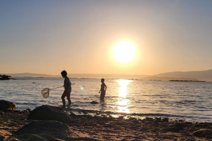 Pesca a la posta de sol a l'Illa d'Arousa. Aquest estiu hem conegut Galícia en familia i ens ha deixat meravellats.