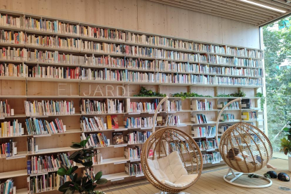 Una biblioteca moderna preparada per l'estiu: Gabriel Garcia Marquez a Bcn