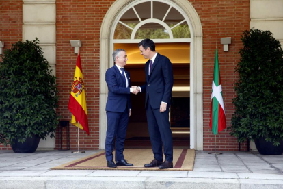 El lehendakari, Iñigo Urkullu, junto al presidente, Pedro Sánchez.