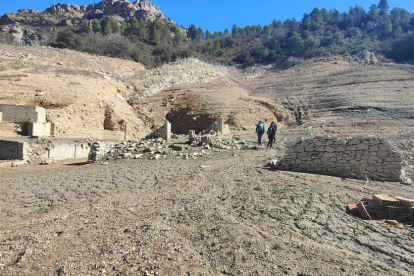 Las ruinas de la antigua explotación minera del municipio de Àger han aflorado por la sequía y el descenso de las reservas del pantano de Canelles, que está al 23% de su capacidad