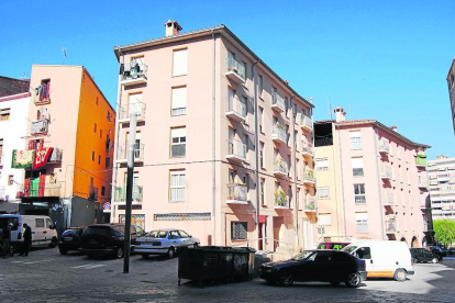 Edifici a Balaguer on el Govern té pisos llogats.