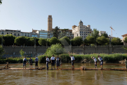 Bajada de un rai por el río Segre en Lleida