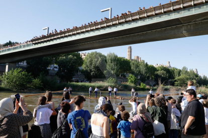 Bajada de un rai por el río Segre en Lleida