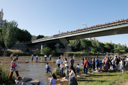 Bajada de un rai por el río Segre en Lleida