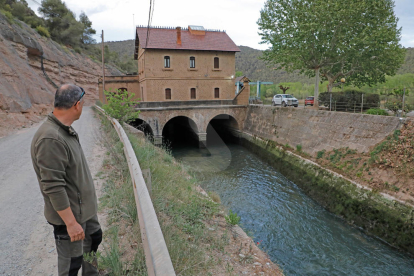 Tancament de les comportes al Canal d'Urgell