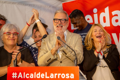 La celebració de la victòria de Fèlix Larrosa i el PSC a Lleida