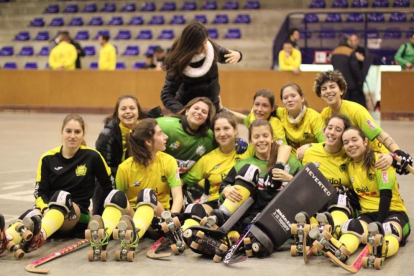 Las jugadoras del Vila-sana, en plena celebración tras el partido.