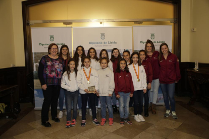 El Club Gimnàstic Lleida ofrece sus medallas a la Diputació