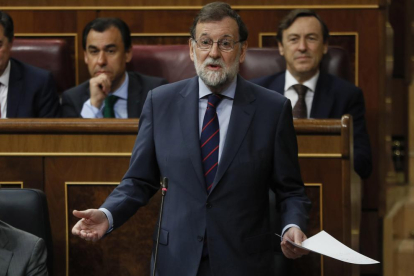 Rajoy queda molt tocat però no enfonsat