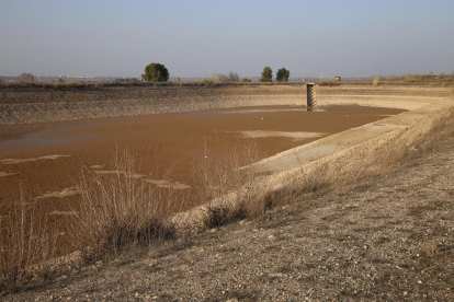 El embalse del Canal en Artesa de Lleida, ya vaciado.