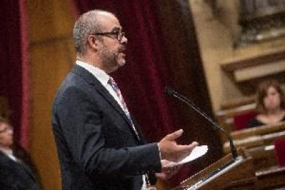 El conseller Buch nombra asesor al mosso que acompañó a Puigdemont en Bruselas