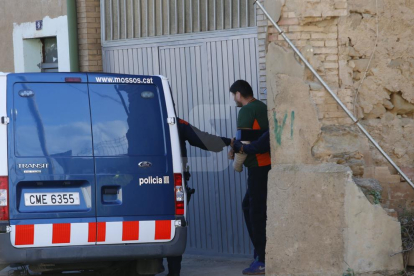 Una de les dos víctimes, que també va ser detingut, dijous durant l'escorcoll a un habitatge de Torre-serona.