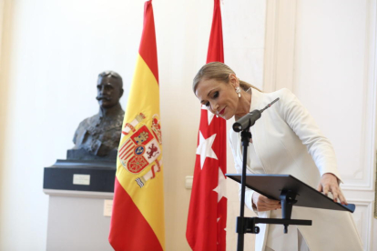 Imagen de la expresidenta de la Comunidad de Madrid, Cristina Cifuentes, anunciando su dimisión.