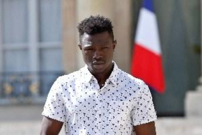 Regularitzada la situació a França del jove malià que va salvar el nen a París