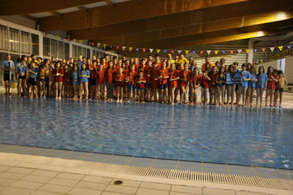 Los nadadores y nadadoras que participaron en la fase intercomarcal de Mollerussa.