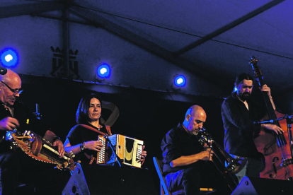 Acordeonistas de más de una docena de países diferentes se dieron cita el sábado en el concierto central de la Trobada, en Arsèguel. 