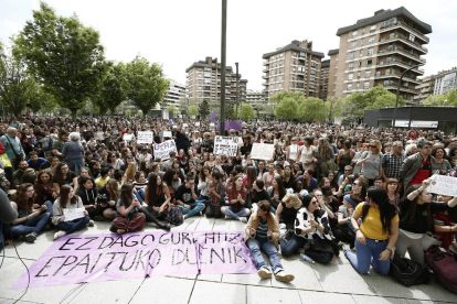 Imatge de la protesta que es va portar a terme ahir davant el Palau de Justícia de Navarra a Pamplona.