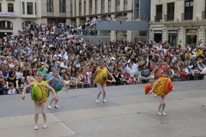 Una de les propostes de dansa de les quals es va poder gaudir ahir a la plaça Sant Joan de Lleida.