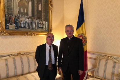 L’ambaixador d’Espanya a Andorra, Manuel Montabbio, i el copríncep episcopal, Joan-Enric Vives.