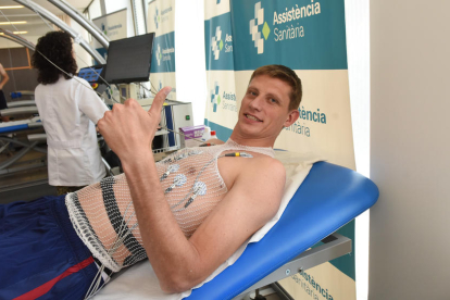 Artem Pustovi va passar ahir el reconeixement mèdic amb el club.