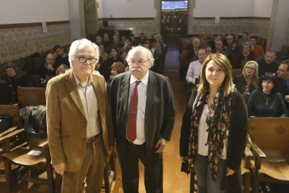 Josep Varela, Andreu Mas-Colell i Rosa Pujol, ahir a l’IEI.