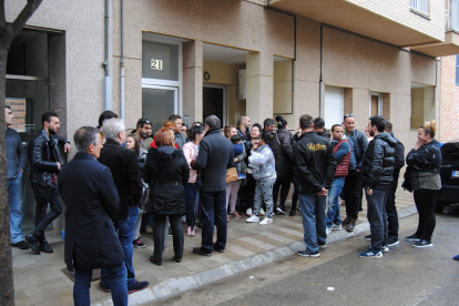 El pasado mes de abril la PAH ya paralizó un desahucio en este bloque de Balaguer. 