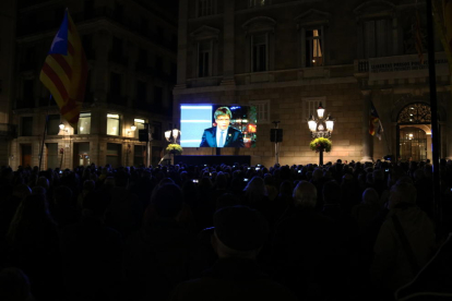 Escenes de la proclamació del Consell per la República, ahir a la Generalitat, on van assistir edils lleidatans (imatge a dalt a la dreta).