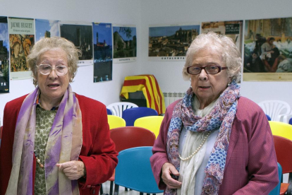 Una imatge de les germanes Rosa i Cecília Huguet, que cedeixen el centre a la població.