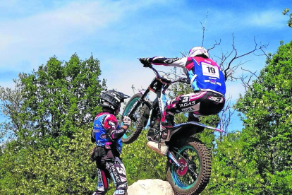 El piloto leridano, superando una de las zonas de la prueba.