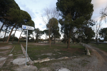 El antiguo parque de Les Basses, donde se proyecta uno de los campings ahora paralizados en Lleida.