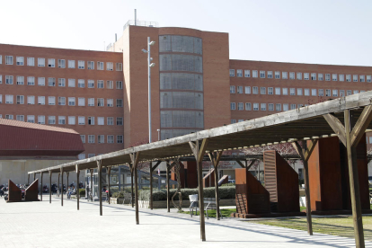 Vistes de l’hospital Arnau de Vilanova de Lleida, que va detectar l’any passat 2.100 casos de càncer.