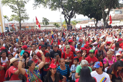 Concentración de chavistas en la ciudad venezolana de Cúa, ayer.