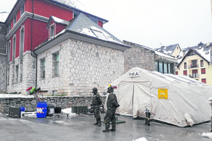 El ejército desinfectó el lunes el hospital y la residencia de ancianos de Vielha.