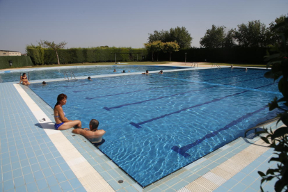 Las piscinas de Alfés, vacías desde el pasado lunes tras la orden de cierre del ayuntamiento.