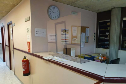 Vista de la mampara instal·lada a l’oficina d’atenció al ciutadà als jutjats de Solsona.