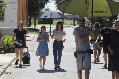 Andrea Fandos i Natalia de Molina, durant el rodatge de la pel·lícula el juliol passat a Gimenells.