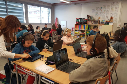 Alumnos de la escuela Parc de Saladar de Alcarràs participando en una sesión de ‘Endesa Educa Digital’. 