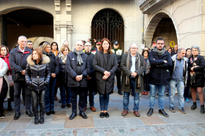 Minuto de silencio en recuerdo de la niña asesinada por su madre en Girona.