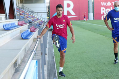 Ronald Koeman durant la primera sessió d’entrenament del Barça a la Ciutat Esportiva.