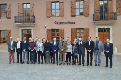 Els participants en la comissió bilateral celebrada ahir a la Val.