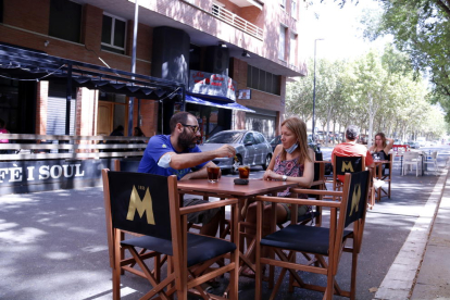 La Paeria corta una quincena de calles en Lleida para que bares y restaurantes puedan montar mesas y sillas en el exterior