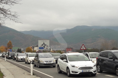 Imatge d'arxiu de cues a la carretera entre la Seu d'Urgell i Andorra.