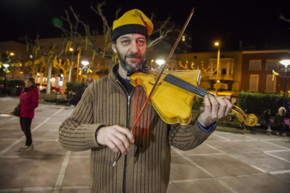 Un violín con forma de Catalunya, en Tàrrega