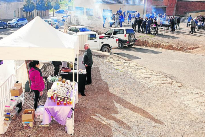 Los preparativos de la Festa de l’Oli de L’Abi a primeras horas de la mañana de ayer.