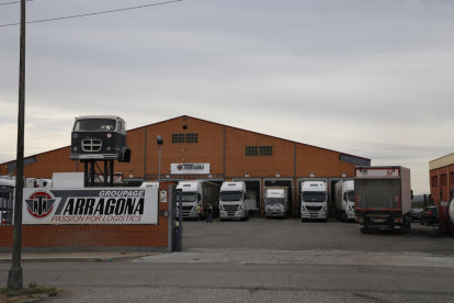 Imagen de las instalaciones de Transportes Tarragona en el polígono industrial El Segre de Lleida.