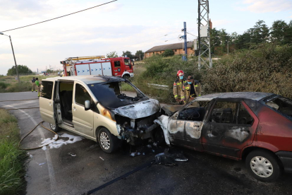 Cinco heridos en una colisión entre dos vehículos en La Bordeta