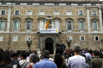 Imatge d’arxiu de la pancarta que penjava del balcó de la Generalitat.