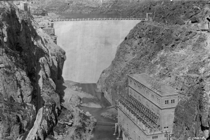 Imatge de la presa de la central de Camarasa el 1920.