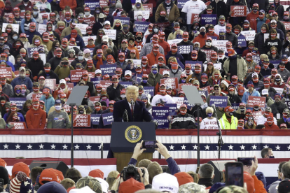 El presidente estadounidense, Donald Trump, el sábado, en uno de sus últimos mitines de campaña.