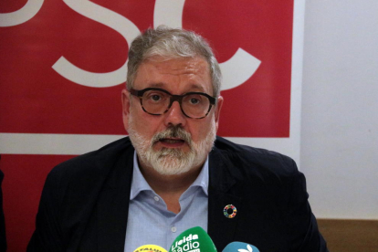 Larrosa acusa al gobierno municipal de culpar al PSC para justificar su 